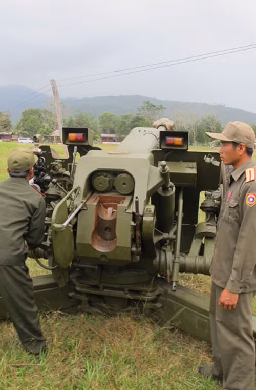 Lựu pháo D-30 122mm có góc bắn 360 độ, tầm bắn 15,4km. Ảnh: QĐND