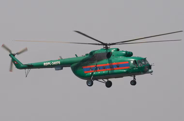 Năm 1997, Lào đã ký mua của Nga 12 chiếc Mi-17 và được chuyển giao hoàn tất trong năm 1999. Số máy bay này chủ yếu làm nhiệm vụ vận tải, trinh sát, khi cần có thể vũ trang rocket để yểm trợ hỏa lực mặt đất.