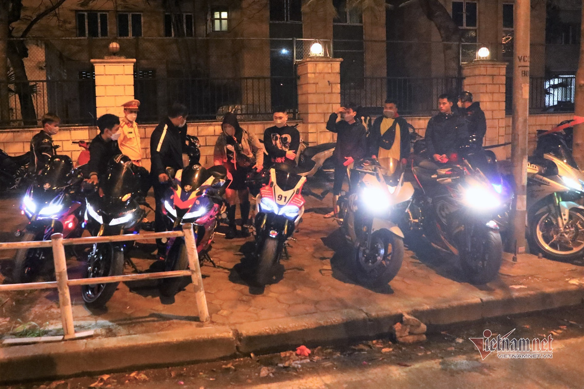 Nhom TikToker “khung long xanh” do po no nhu sam-Hinh-2