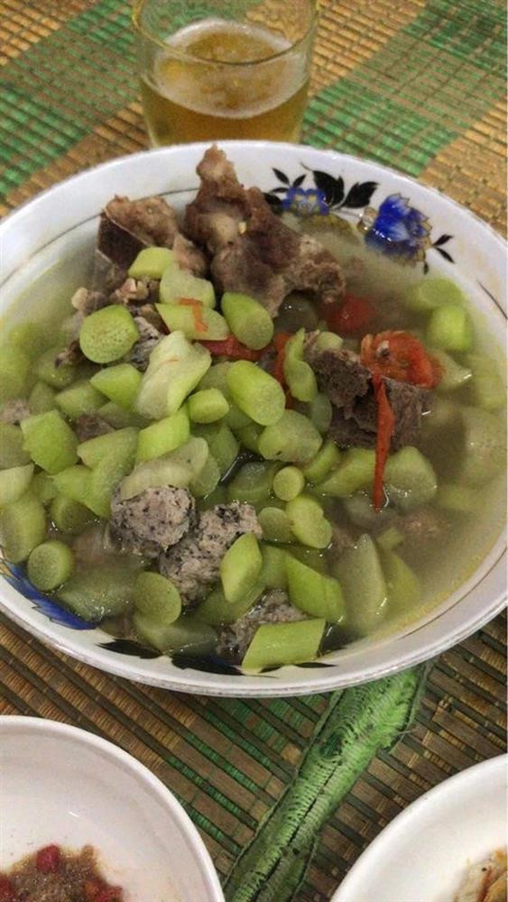 i mà nghĩ rằng lại có một ngày món canh dọc mùng được cắt kiểu "hạt lựu" thế này.