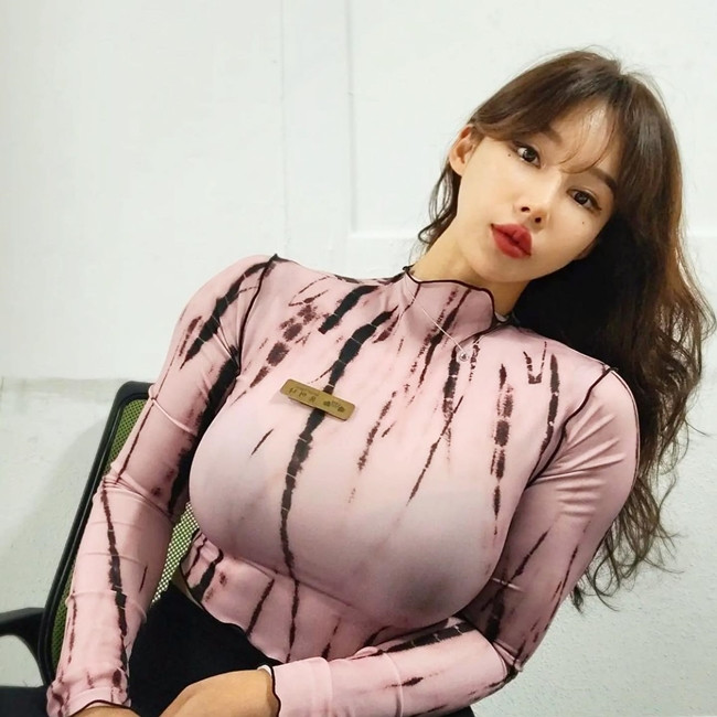 Ngoài ra, họ còn khẳng định mặc đồ ôm không tốt cho sức khỏe vì có thể ảnh hưởng lưu thông máu, gây dị ứng da.