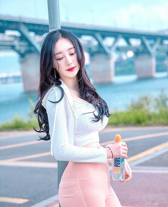 Bạn đừng quên diện nội y thích hợp để không bị hằn những đường viện nội y kém duyên.