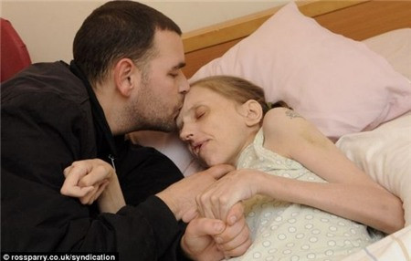 Cô Beverley cùng chồng.