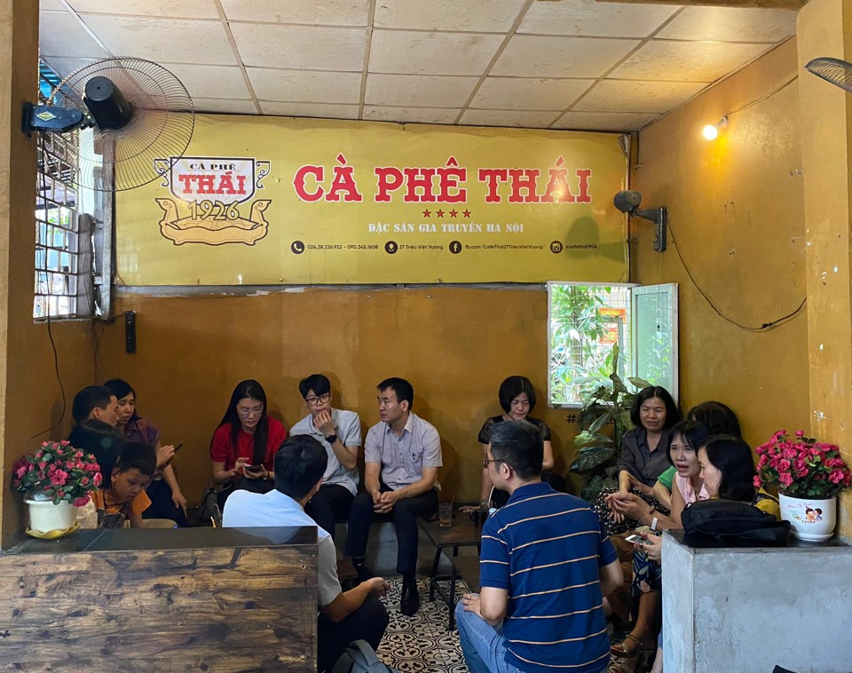 Me man voi quan ca phe rang cui co tuoi doi tram nam-Hinh-10