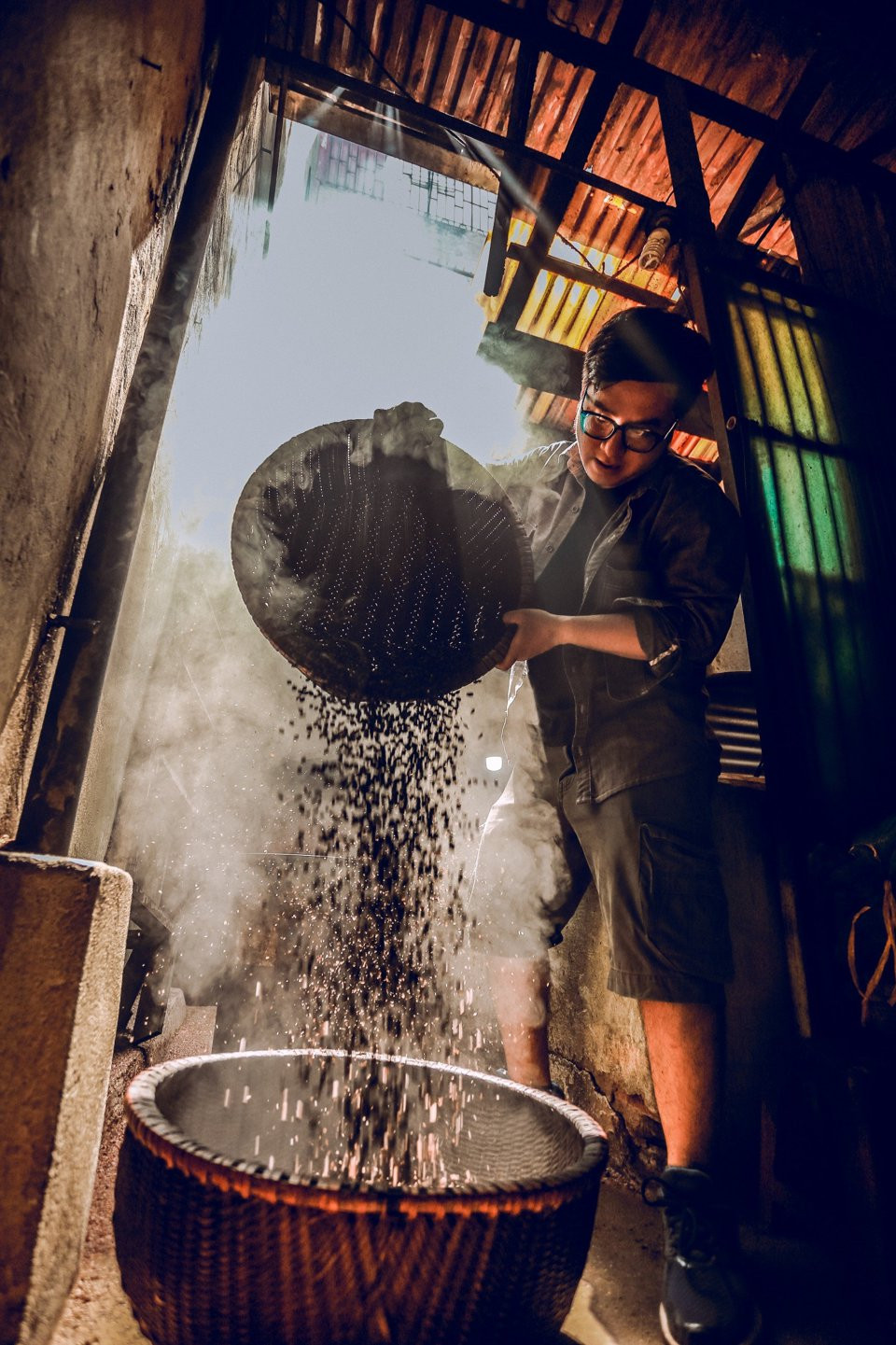 Me man voi quan ca phe rang cui co tuoi doi tram nam-Hinh-7