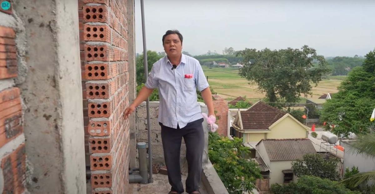 Chồng mù bán tăm dạo xây nhà 3 tầng tặng vợ - Hình 3 Chong mu ban tam dao xay nha 3 tang tang vo-Hinh-3