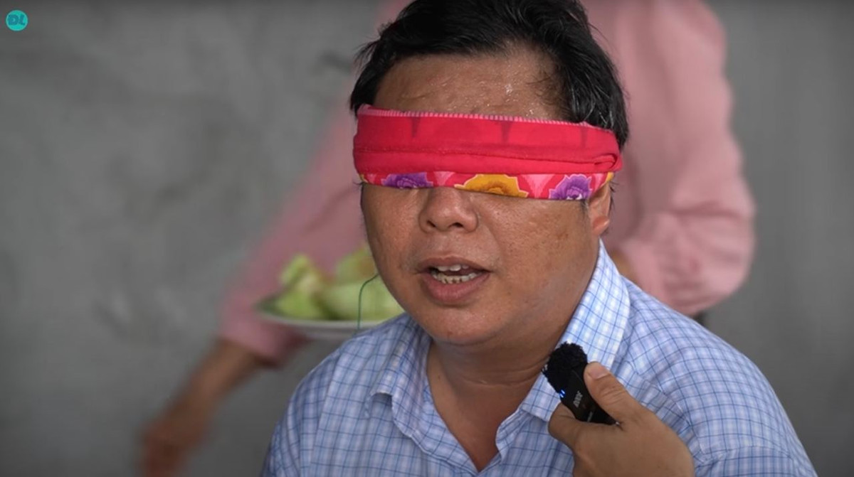 Chồng mù bán tăm dạo xây nhà 3 tầng tặng vợ Chong mu ban tam dao xay nha 3 tang tang vo