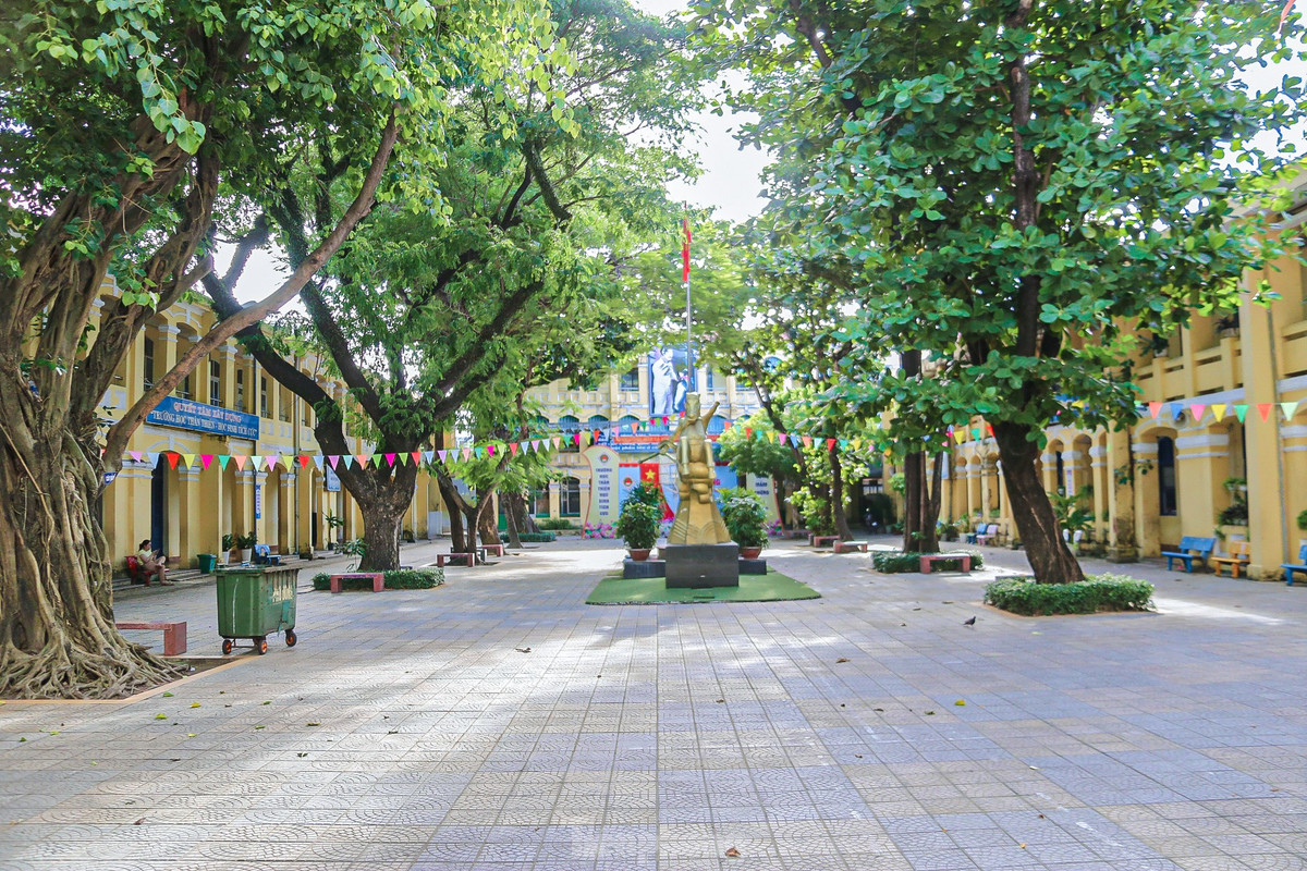 Trước đó, ngày 24/5, tại kỳ họp thứ 17 (kỳ họp chuyên đề) Hội đồng nhân dân (HĐND) TP. Đà Nẵng khóa X, nhiệm kỳ 2021 - 2026 đã thống nhất chủ trương đầu tư hơn 108 tỷ đồng xây dựng trường học tiểu học Phù Đổng (cơ sở 1). Thời gian thực hiện từ năm 2023 đến năm 2027.