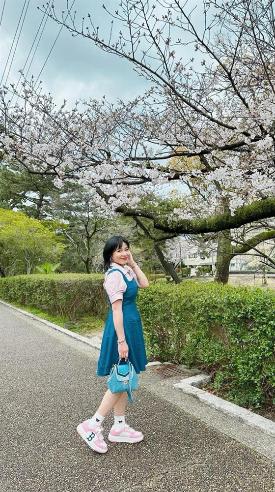 iện tại, ở tuổi 39, MC Hoàng Linh có một gia đình hạnh phúc cùng sắc vóc khỏe khoắn, căng tràn sức sống. 