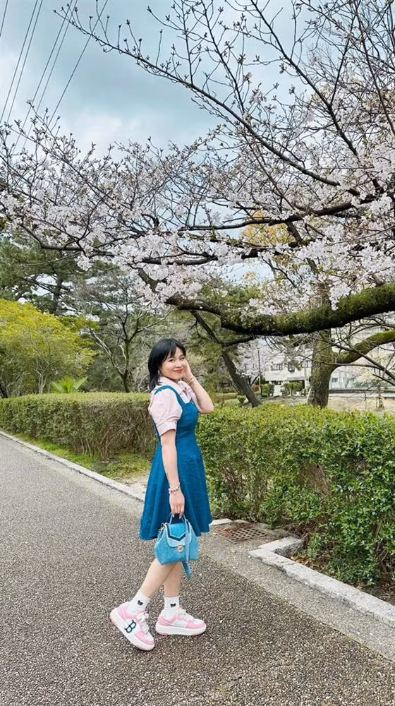 Hiện tại, ở tuổi 39, MC Hoàng Linh có một gia đình hạnh phúc cùng sắc vóc khỏe khoắn, căng tràn sức sống. 