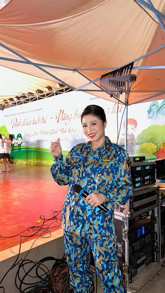 úc là công việc ở trường quay.