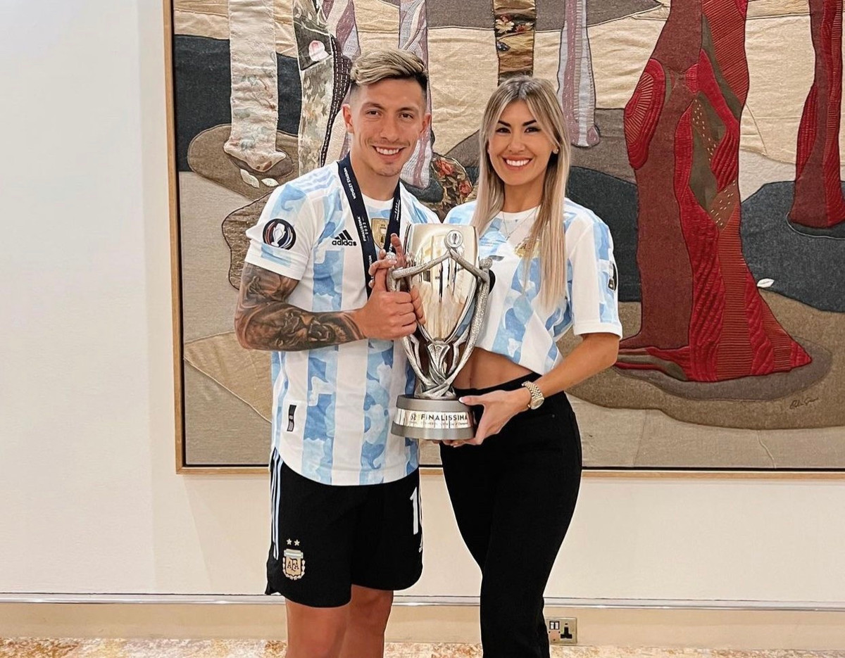 CĐV MU hy vọng với sự sát cánh của mối tình cả thập kỷ, Martinez sẽ giữ vững phong độ, thậm chí thăng hoa hơn nữa trên sân cỏ.