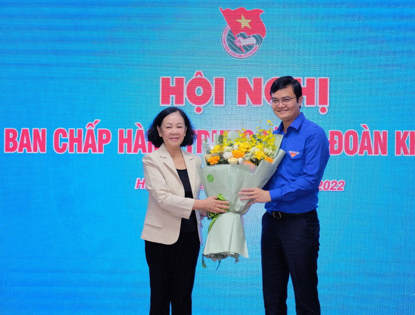 Chiều 25/8, tại Hà Nội, Hội nghị Ban Chấp hành Trung ương Đoàn khóa XI đã tiến hành công tác nhân sự. Tham dự có bà Trương Thị Mai - Ủy viên Bộ Chính trị, Bí thư Trung ương Đảng, Trưởng ban Tổ chức Trung ương; các Ủy viên Trung ương Đảng Nguyễn Quang Dương - Phó Trưởng Ban Tổ chức Trung ương; Bí thư Tỉnh ủy Bắc Ninh Nguyễn Anh Tuấn. Kết quả, ông Bùi Quang Huy - Ủy viên dự khuyết Ban Chấp hành Trung ương Đảng, Bí thư Thường trực Trung ương Đoàn TNCS Hồ Chí Minh - đã được bầu giữ chức Bí thư thứ nhất Trung ương Đoàn TNCS Hồ Chí Minh.
