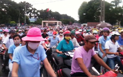 Sân chơi dành cho công nhân quá ít hoặc nếu có thì cũng là những nơi giải trí tốn kém tiền bạc.