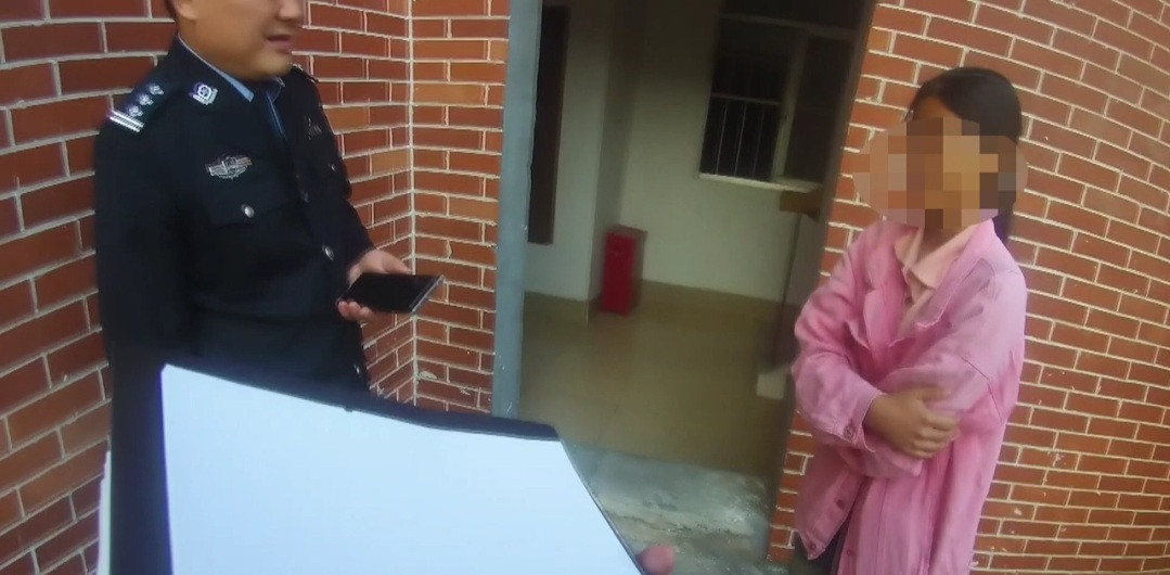 Giai cuu thieu nu 16 tuoi bi bo me ban lam co dau nhi