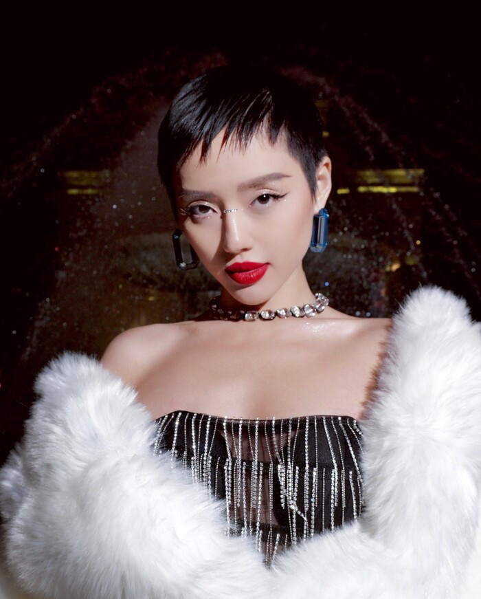 'Cô Em Trendy' nghẹn ngào kể về kí ức khó quên trong ngày 30 Tết 'Co Em Trendy' nghen ngao ke ve ki uc kho quen trong ngay 30 Tet