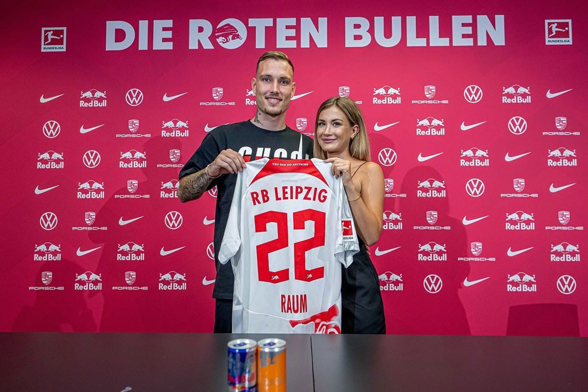 David Raum là hậu vệ cánh trái người Đức hiện đang khoác áo CLB RB Leipzig. Năm 2021, cầu thủ 24 tuổi được triệu tập vào ĐTQG.