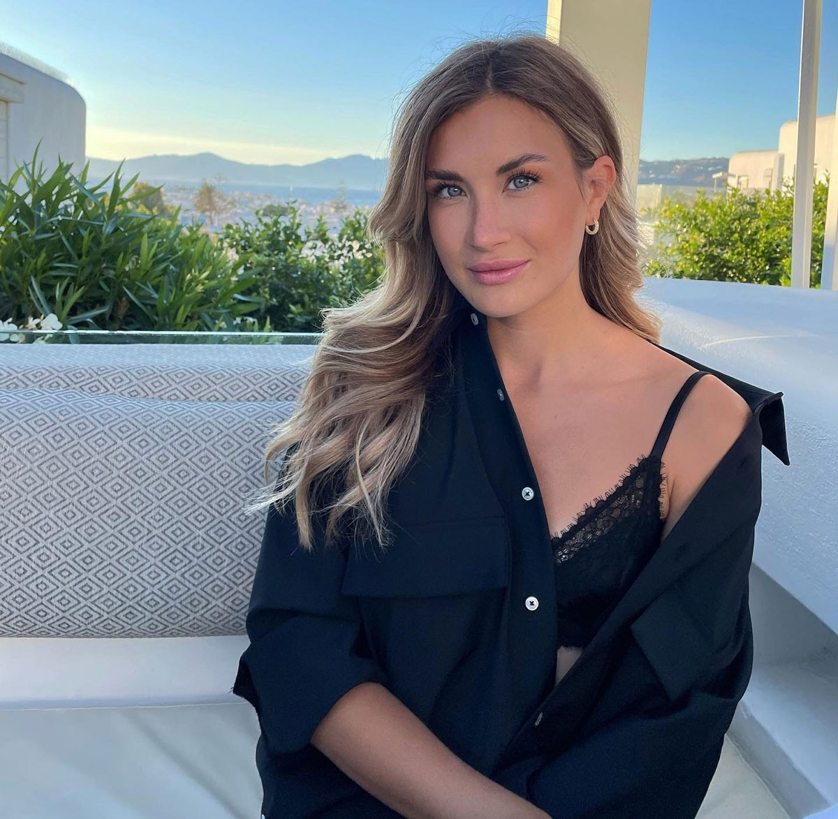 Đêm Giao thừa 2023, tuyển thủ Đức cầu hôn với bạn gái đồng hương và được cô nàng gật đầu đồng ý.