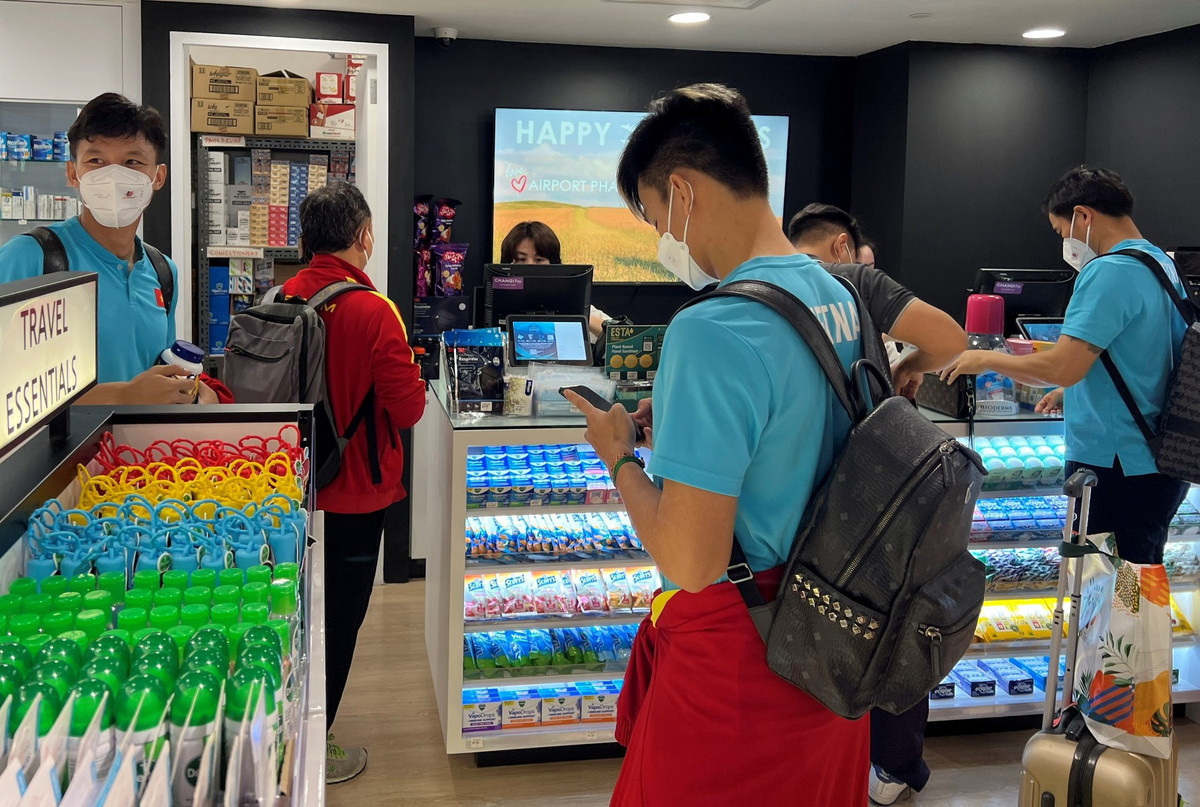 Tuyen thu Viet Nam tranh thu mua qua o Singapore-Hinh-2