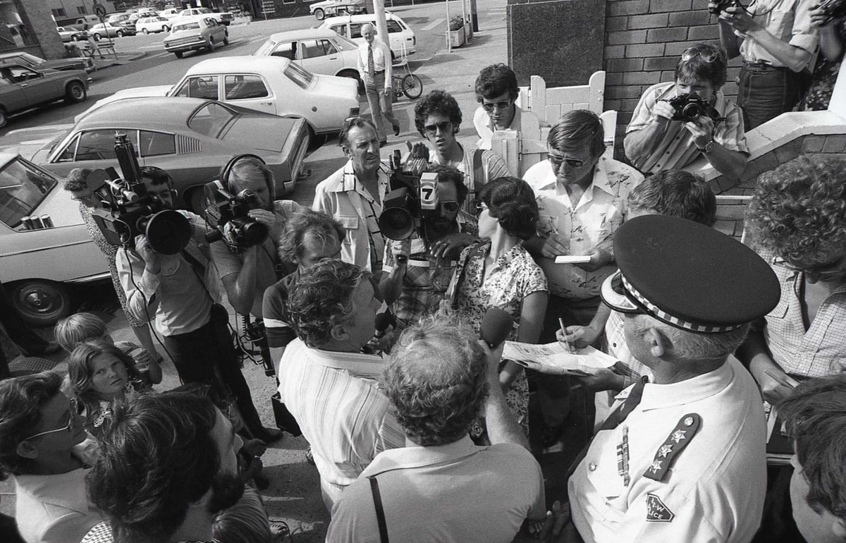 Vừa mất hết tiền tiết kiệm vừa bị bắt vì nghe bọn lừa đảo - Hình 2 Vua mat het tien tiet kiem vua bi bat vi nghe bon lua dao-Hinh-2