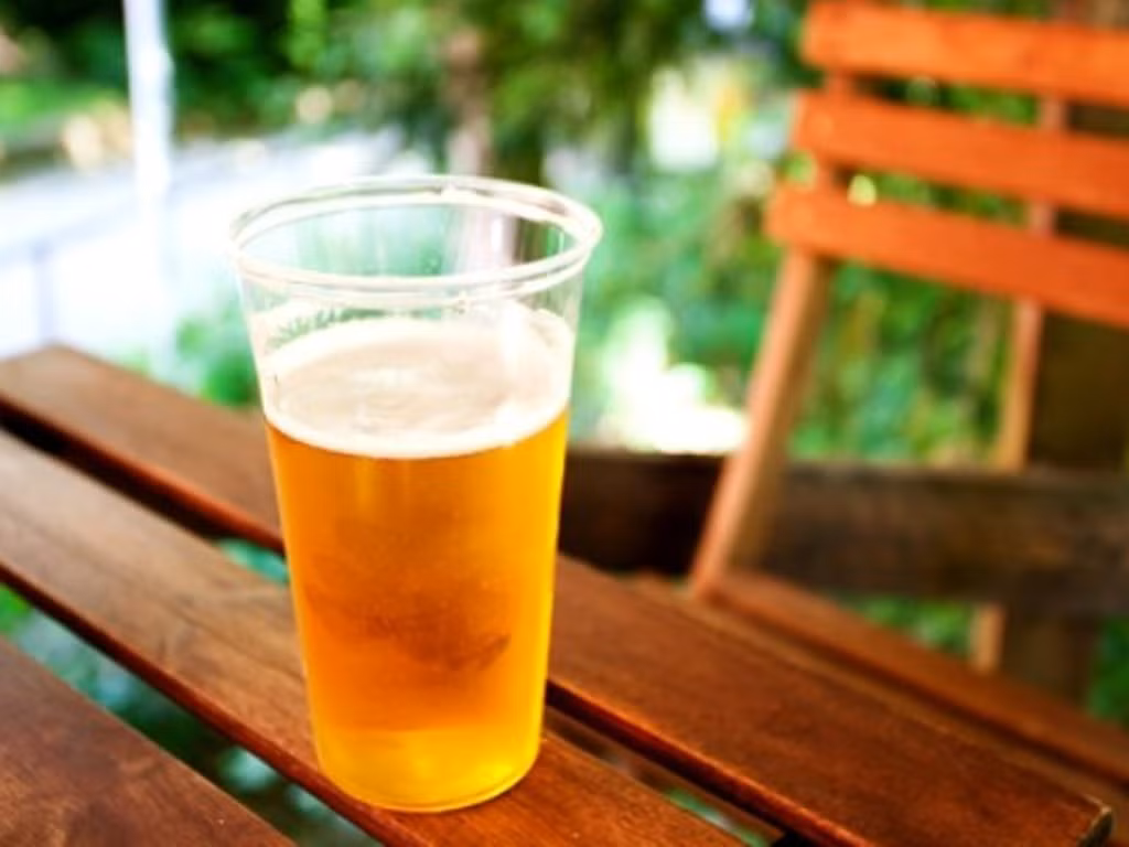 Tet uong bia con thua dung voi do di ma hay de lam viec nay-Hinh-2