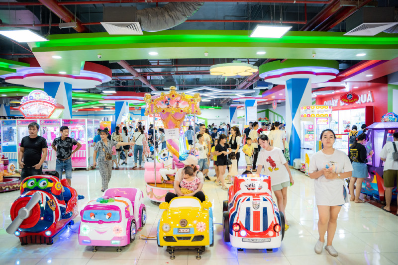 Người dân nô nức đến các trung tâm thương mại khai xuân - Hình 10 Nguoi dan no nuc den cac trung tam thuong mai khai xuan-Hinh-10