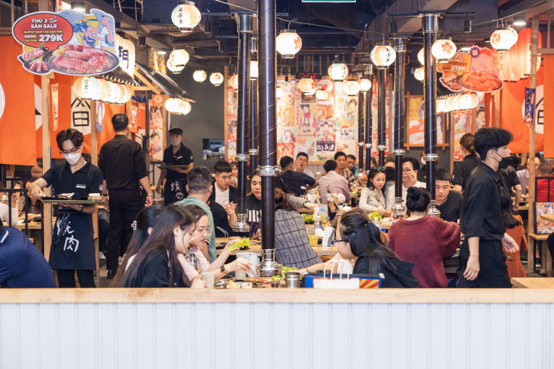 Người dân nô nức đến các trung tâm thương mại khai xuân - Hình 7 Nguoi dan no nuc den cac trung tam thuong mai khai xuan-Hinh-7