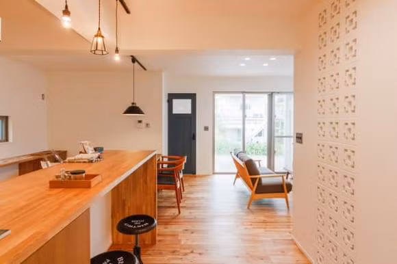 Nha cap bon voi noi that toan do go voi khong gian nhe nhang-Hinh-6