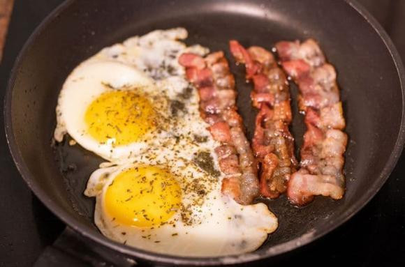 Nguoi tho tren tram tuoi thich an mon gi?