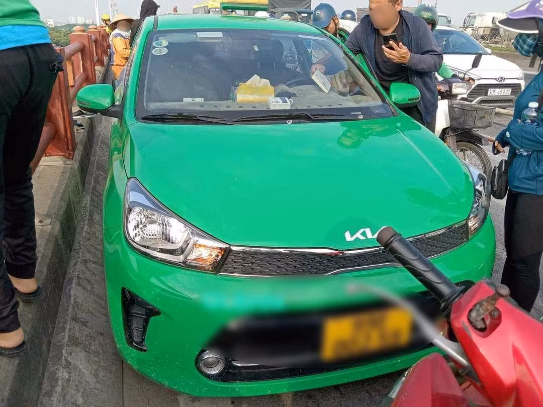 Nghi pham sat hai co gai tai cua hang quan ao da nhay cau Thanh Tri