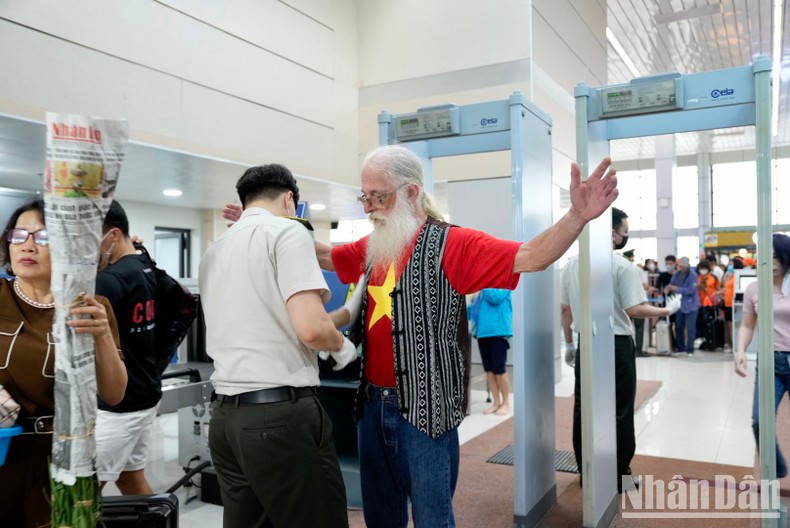 San luong khach qua san bay Noi Bai dip 30/4 tang 20%-Hinh-3