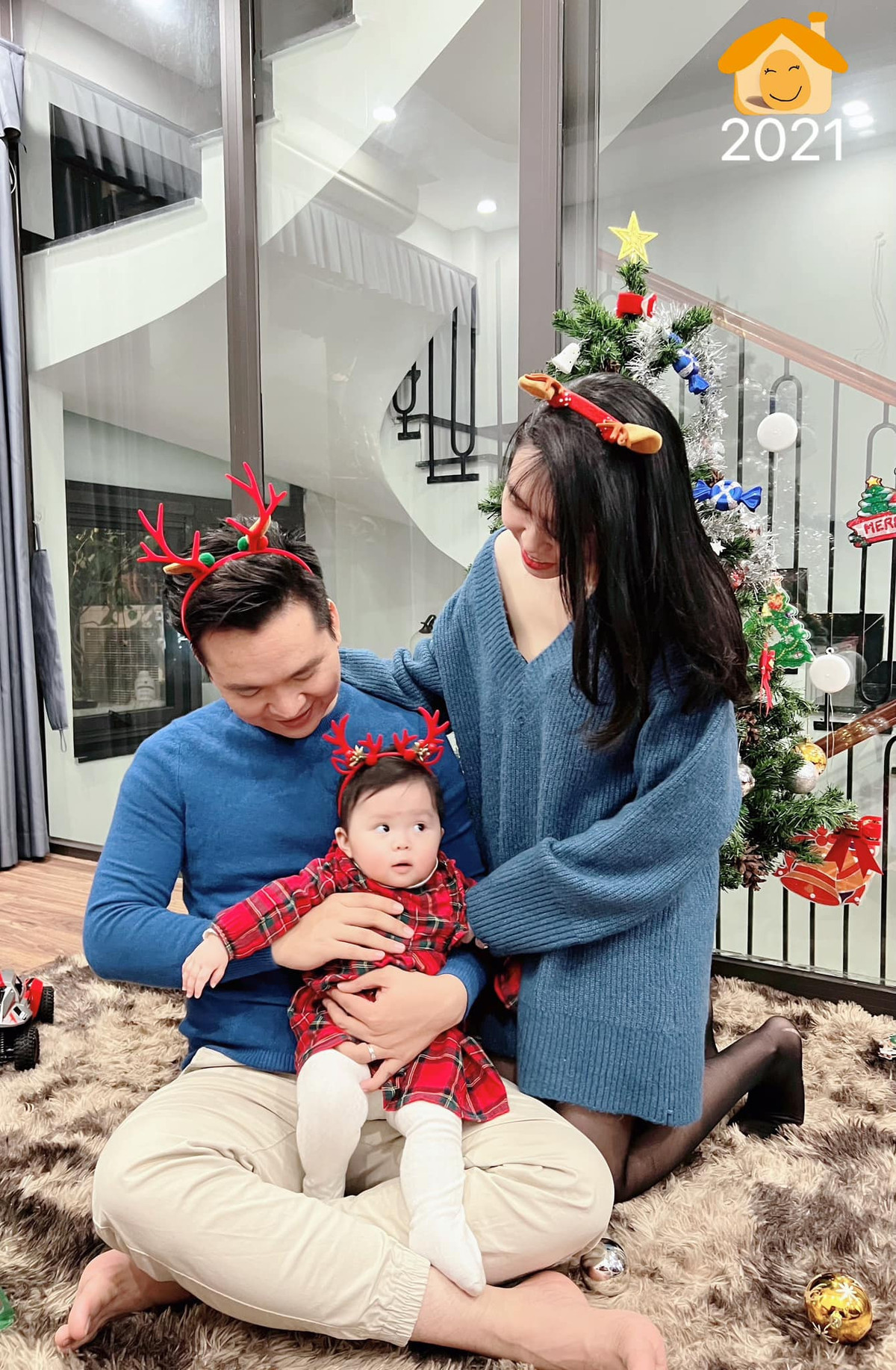 Lần hiếm hoi MC Hạnh Phúc VTV đăng ảnh bà xã và con gái - Hình 3 Lan hiem hoi MC Hanh Phuc VTV dang anh ba xa va con gai-Hinh-3