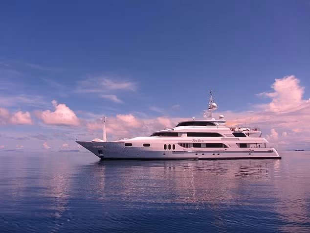 Ben trong sieu du thuyen tri gia 25 trieu USD cua ty phu Australia