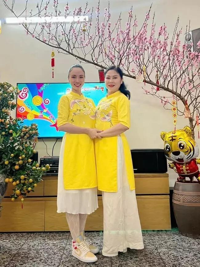 Hoa hau 1m86 Bao Ngoc mac ao dai cung sneaker-Hinh-5