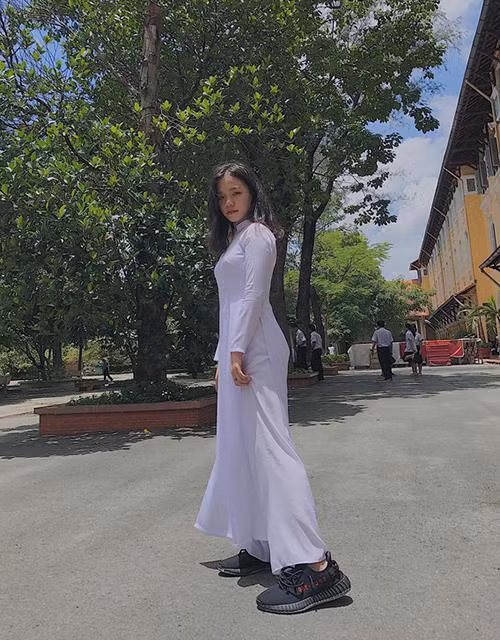 Hoa hau 1m86 Bao Ngoc mac ao dai cung sneaker-Hinh-10