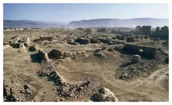 Neu tat ca cat trong sa mac bi khoet rong, thu gi se xuat hien ben duoi?-Hinh-3