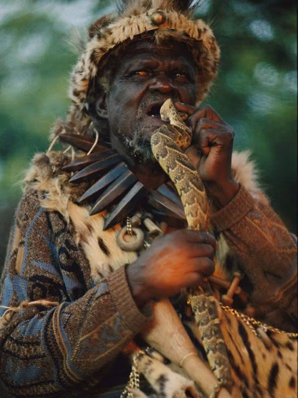 Bi kich cua nhung phu thuy chau Phi-Hinh-3