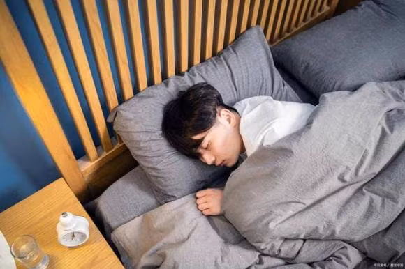 Nguoi dan ong 50 tuoi liet nua dem vi nhoi mau nao-Hinh-3