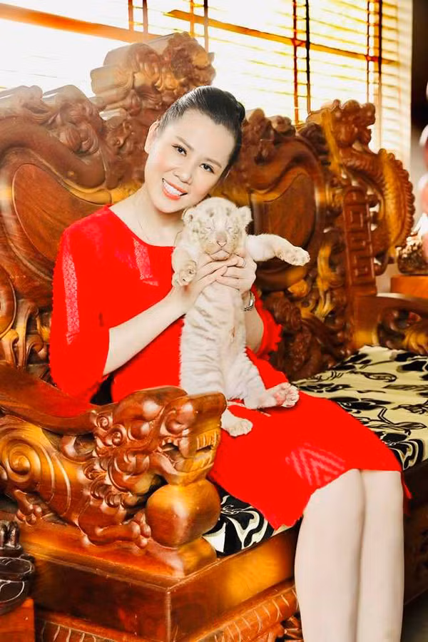A hau Vi Thi Dong: Dam me lam tiep vien hang khong hon hao quang showbiz-Hinh-5