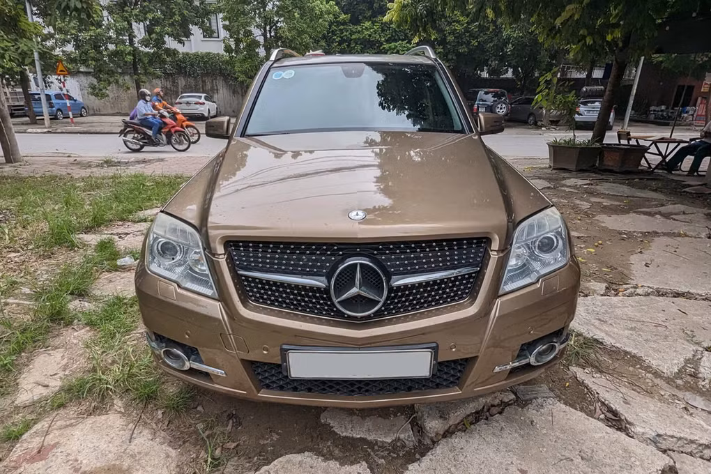 Chu xe rao ban Mercedes cu gia ngang Hyundai i10, noi da sua het 250 trieu