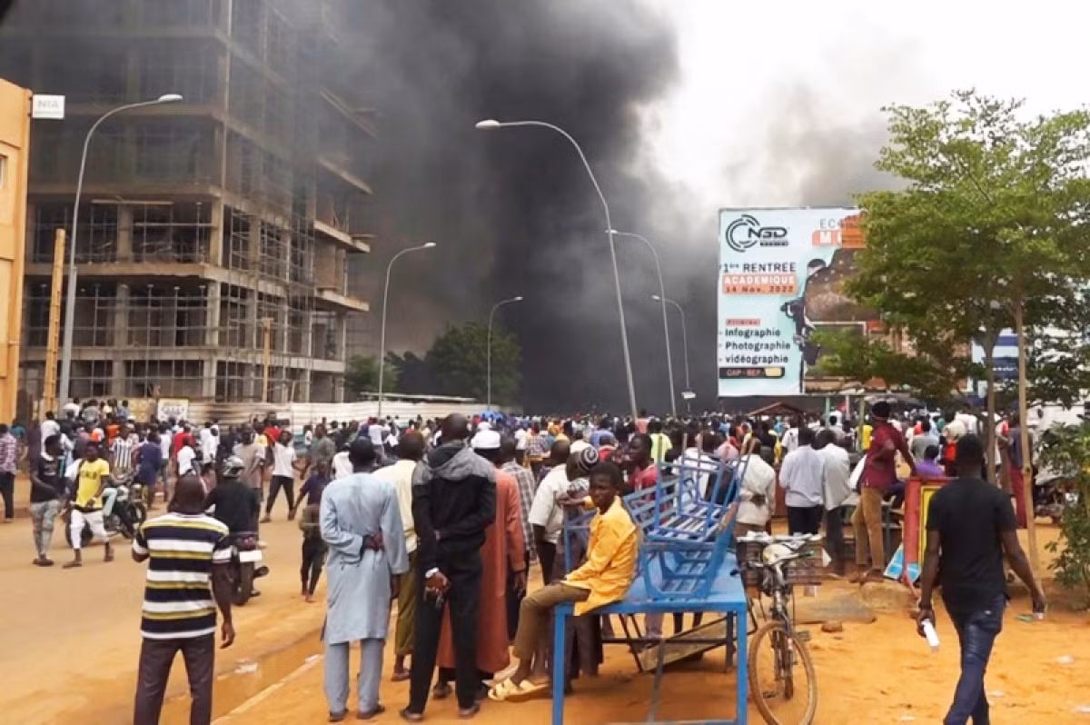 Niger lai dong cua khong phan, de phong ECOWAS