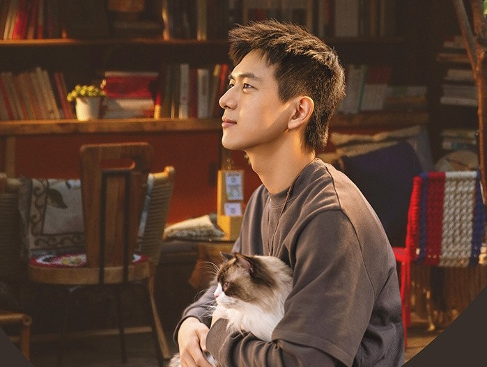 Hiện, Đi đến nơi có gió được kỳ vọng gây sốt màn ảnh Hoa ngữ vào đầu năm 2023. Tác phẩm được mong đợi nối dài thành công cho Lưu Diệc Phi ở địa hạt truyền hình sau Mộng hoa lục. Đồng thời có thể giúp Lý Hiện thoát khỏi cảnh lận đận. Sau khi đổi đời nhờ Cá mực hầm mật năm 2019, anh không có phim gây tiếng vang trên màn ảnh trong 3 năm trở lại đây.