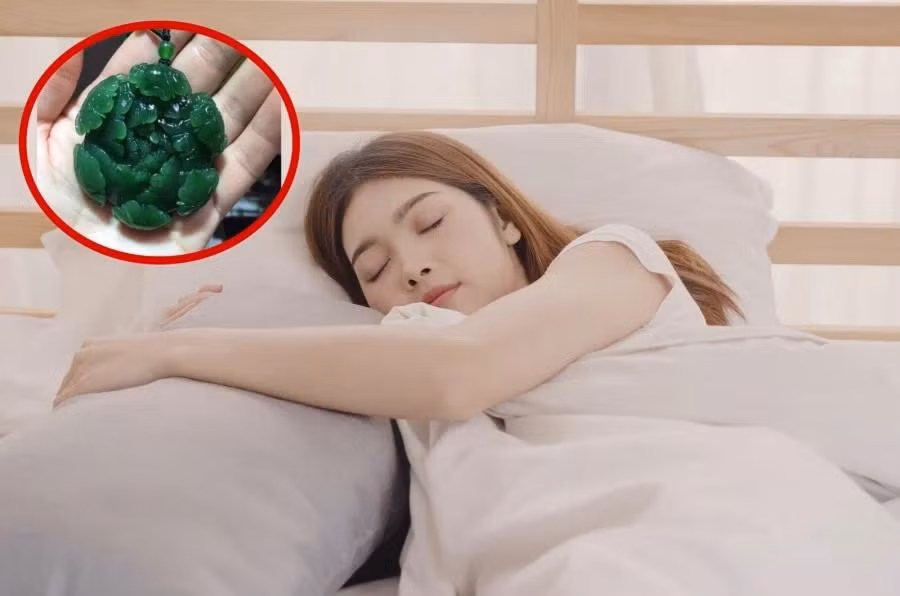 Dung dem giao thua dat 3 vat duoi goi, cua cai tu tim den nha