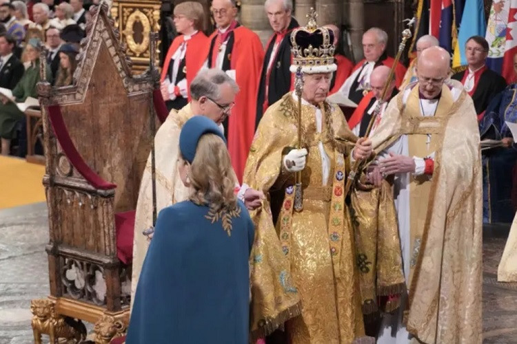 Vua Charles III doi vuong mien, chinh thuc dang quang-Hinh-6