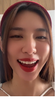 Thùy Tiên 'bắt trend' nhạc Tết, dân mạng gọi tên Quang Linh Vlog - Hình 5 Thuy Tien 'bat trend' nhac Tet, dan mang goi ten Quang Linh Vlog-Hinh-5