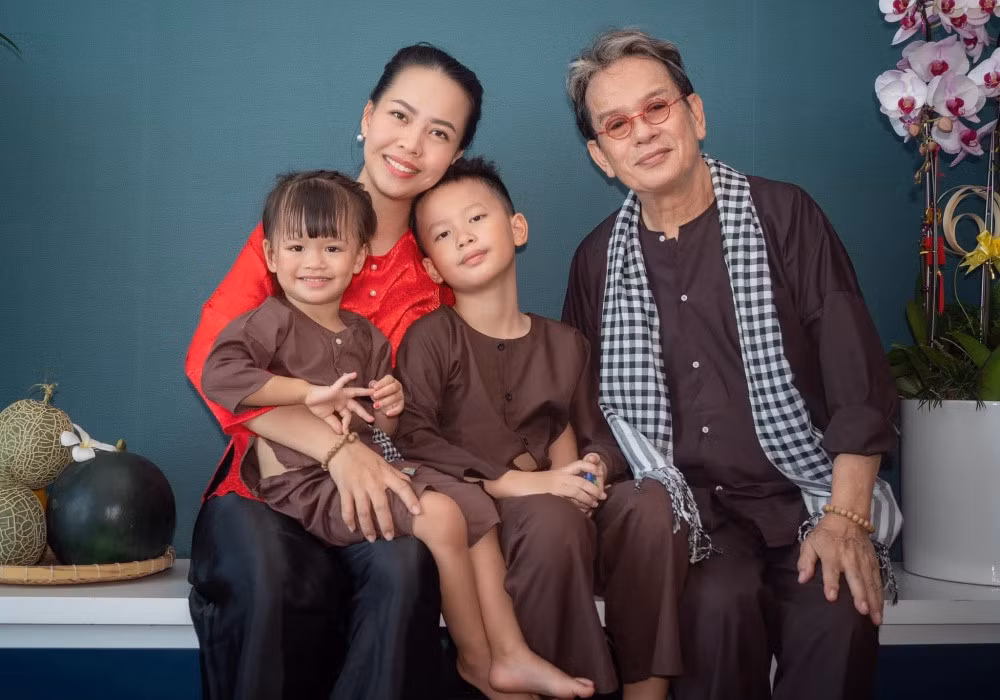 Cách nhau 44 tuổi, nhạc sĩ Đức Huy và vợ chẳng giận nhau quá nửa ngày - Hình 4 Cach nhau 44 tuoi, nhac si Duc Huy va vo chang gian nhau qua nua ngay-Hinh-4