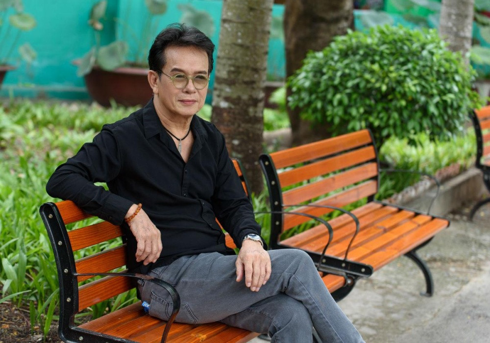 Cach nhau 44 tuoi, nhac si Duc Huy va vo chang gian nhau qua nua ngay-Hinh-2