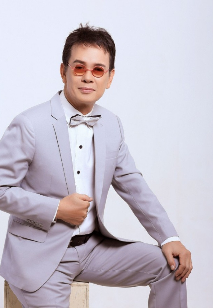 Cach nhau 44 tuoi, nhac si Duc Huy va vo chang gian nhau qua nua ngay