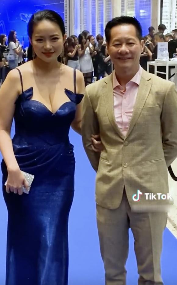 Sac voc Phan Nhu Thao khi bi nguoi qua duong chup len?-Hinh-2