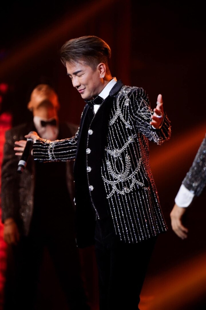 Dam Vinh Hung lam phim: 'Ong hoang' co dam nhac lai nhung scandal dong troi?-Hinh-2